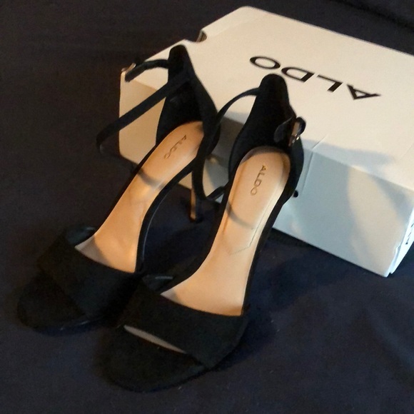 Heels - Picture 3 of 3